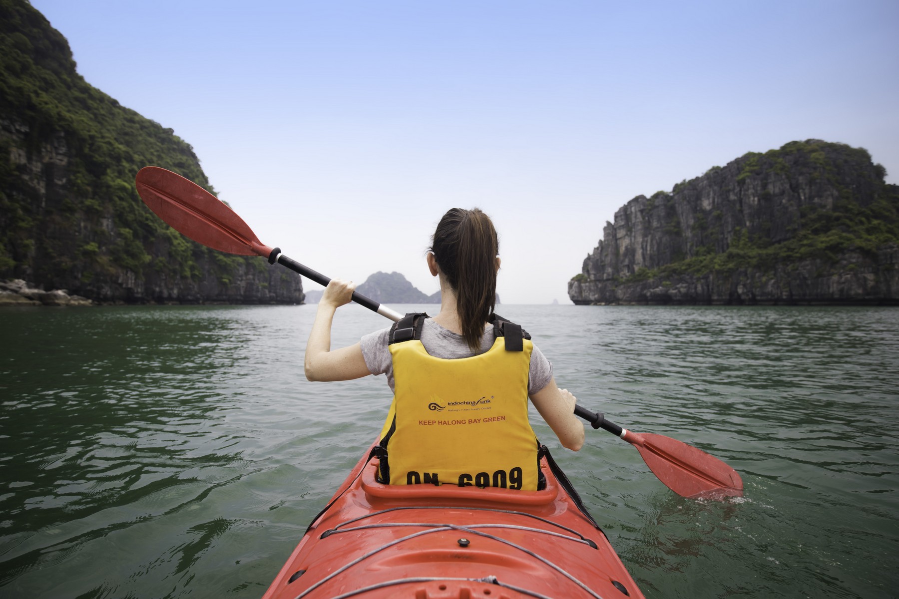 Kayaking in Bai Tu Long Bay 