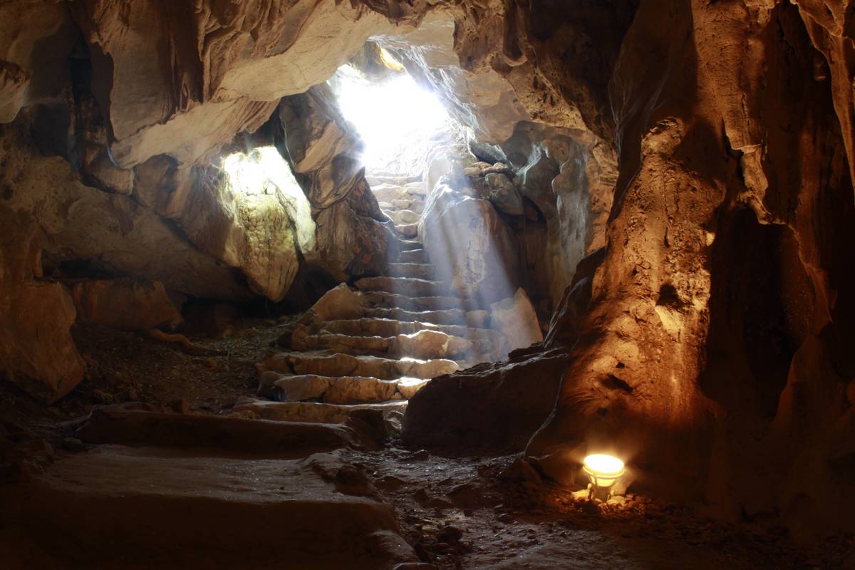 Thien Canh Son cave on Bai Tu Long Bay 