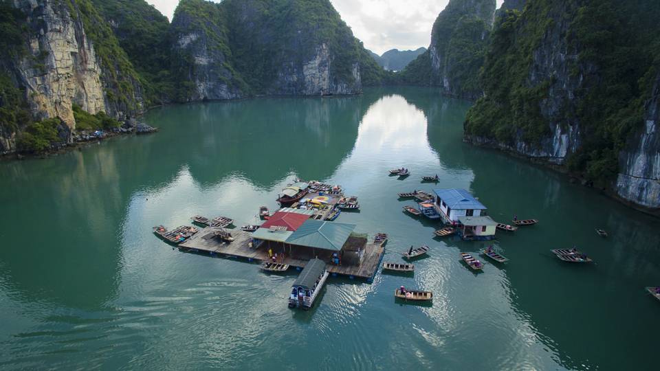 The visit to Vung Vieng fishing village