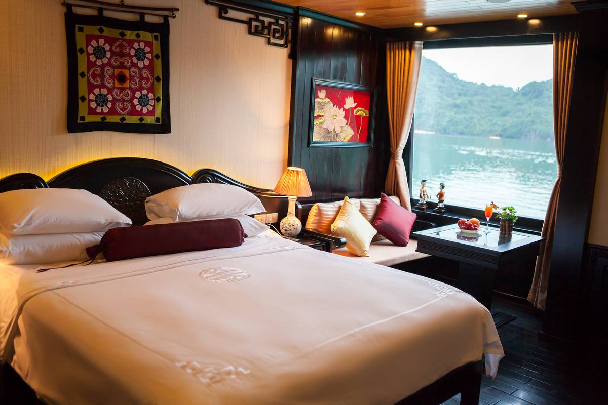 The comfortable cabin on Dragon Legend Cruise 