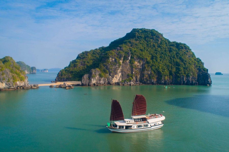 Croisière Prince Junk dans la baie d'Halong.