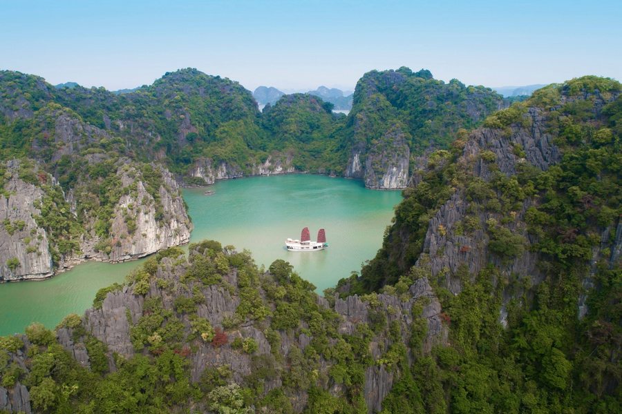 Prince Junk on Bai Tu Long Bay 