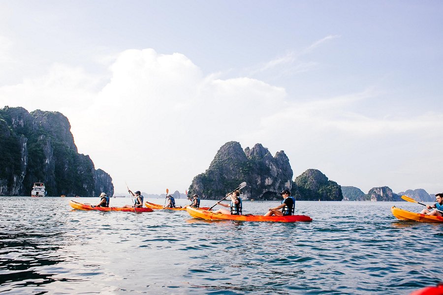 Kayaking on Lan Ha Bay 