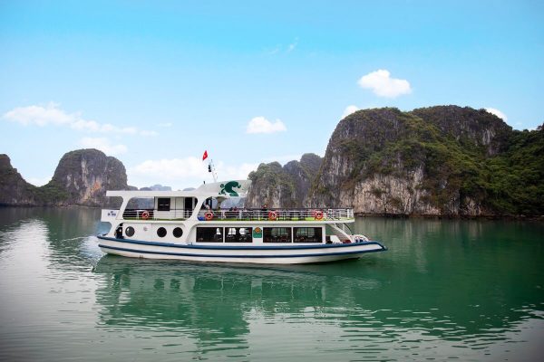 One day cruise Bai Tu Long Bay on La Muse cruise