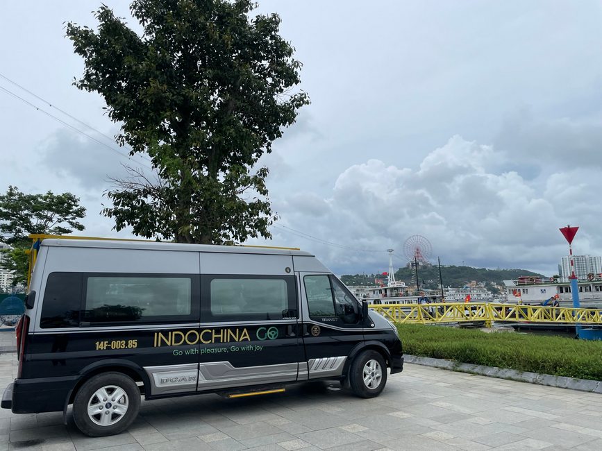 Halong limousine van by Indochina Junk 