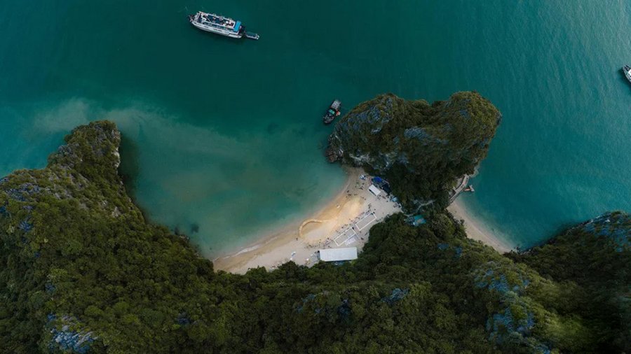 Ban Chan beach in Bai Tu Long Bay 